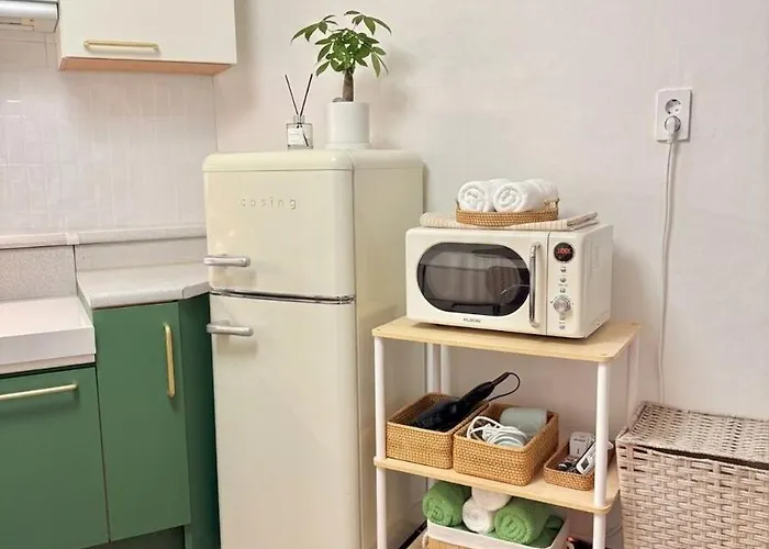 Max 6, 3 Queen Beds, Luggage Keep, Near Hongdae Seoul