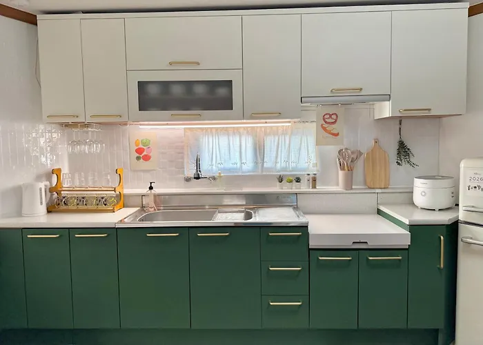 Max 6, 3 Queen Beds, Luggage Keep, Near Hongdae *